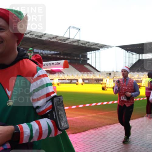 07.12.2025 - St. Pauli X-Mass-Run No. 15 Luisa Fischer http://msf.ph/oto/9378299 07.12.2025 10:29:31 Ziel 130, 1330, 161, 165, 1095, 1308, 1330, 1548, 1550, 1566, 1677, 1842, 2046, 2051, 2397, 2874, 3115, 3299, 3470, 3669, 3938, 3942, 4073, 4265, 4291, 4414, 4446, 4449, 4450, 4543, 4544 meine-sportfotos.de