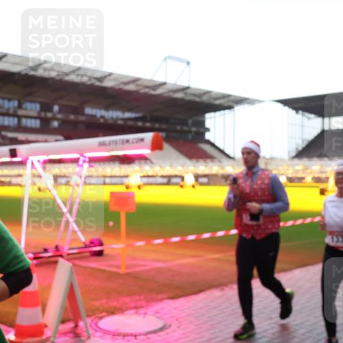 07.12.2025 - St. Pauli X-Mass-Run No. 15 Luisa Fischer http://msf.ph/oto/9378301 07.12.2025 10:29:32 Ziel 161, 165, 450, 1095, 1308, 1330, 1548, 1550, 1566, 1677, 1842, 2046, 2051, 2397, 2874, 3115, 3299, 3470, 3669, 3938, 3942, 4073, 4265, 4291, 4414, 4446, 4449, 4450, 4543, 4544 meine-sportfotos.de