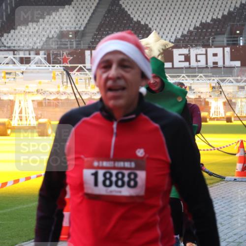 07.12.2025 - St. Pauli X-Mass-Run No. 15 Luisa Fischer http://msf.ph/oto/9378306 07.12.2025 10:04:12 Ziel 1888, 358, 185, 213, 214, 358, 399, 626, 628, 709, 940, 984, 1023, 1027, 1028, 1263, 1264, 1307, 1394, 1425, 1484, 1486, 1506, 1888, 1906, 2002, 2110, 2112, 2366, 2380, 2973, 2975, 3198, 3334, 3337, 3340, 3359, 3519, 3734, 4151, 4193, 4239, 4660, 4667, 4679, 4680 meine-sportfotos.de