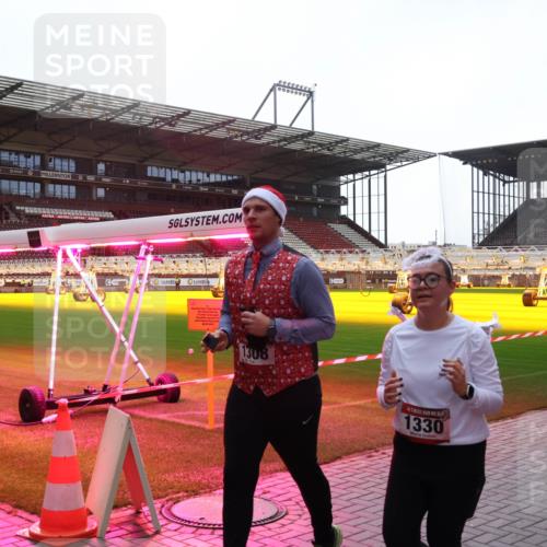 07.12.2025 - St. Pauli X-Mass-Run No. 15 Luisa Fischer http://msf.ph/oto/9378307 07.12.2025 10:29:32 Ziel 1308, 1330, 161, 165, 450, 1095, 1308, 1330, 1548, 1550, 1566, 1677, 1842, 2046, 2051, 2397, 2874, 3115, 3299, 3470, 3669, 3938, 3942, 4073, 4265, 4291, 4414, 4446, 4449, 4450, 4543, 4544 meine-sportfotos.de