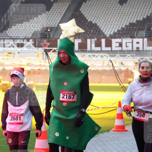 07.12.2025 - St. Pauli X-Mass-Run No. 15 Luisa Fischer http://msf.ph/oto/9378309 07.12.2025 10:04:14 Ziel 2681, 15, 2167, 15, 358, 4239, 185, 213, 214, 358, 399, 626, 628, 709, 940, 984, 1023, 1027, 1028, 1263, 1264, 1307, 1394, 1425, 1484, 1486, 1506, 1888, 1906, 2002, 2110, 2112, 2366, 2380, 2973, 2975, 3198, 3334, 3337, 3340, 3359, 3519, 3734, 4151, 4193, 4239, 4660, 4667, 4679, 4680 meine-sportfotos.de