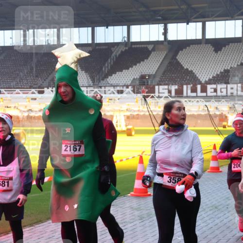 07.12.2025 - St. Pauli X-Mass-Run No. 15 Luisa Fischer http://msf.ph/oto/9378335 07.12.2025 10:04:17 Ziel 15, 2681, 15, 2167, 15, 358, 200, 15, 3734, 185, 213, 214, 358, 399, 626, 628, 709, 940, 984, 1023, 1027, 1028, 1263, 1264, 1307, 1394, 1425, 1484, 1486, 1506, 1888, 1906, 2002, 2110, 2112, 2366, 2380, 3198, 3334, 3337, 3340, 3359, 3519, 3734, 4151, 4193, 4239, 4660, 4667, 4679, 4680 meine-sportfotos.de
