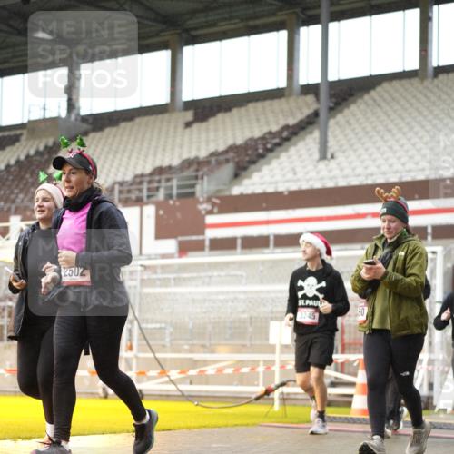 07.12.2025 - St. Pauli X-Mass-Run No. 15 Patografie http://msf.ph/oto/9378339 07.12.2025 10:09:52 Ziel 989, 1026, 1256, 1257, 1678, 2502, 2504, 2560, 3245, 3246, 3410, 3411 meine-sportfotos.de