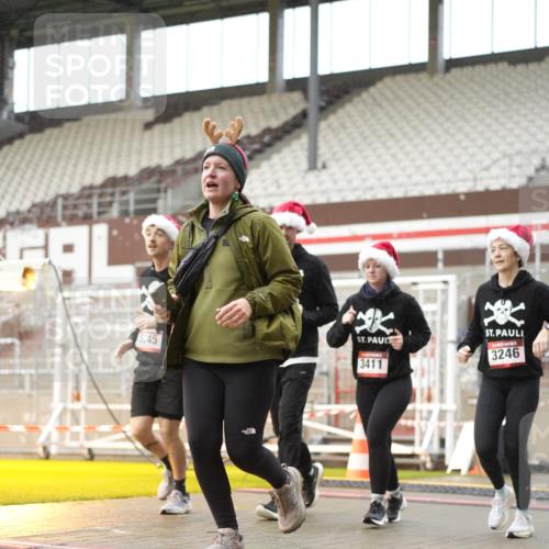 07.12.2025 - St. Pauli X-Mass-Run No. 15 Patografie http://msf.ph/oto/9378355 07.12.2025 10:09:52 Ziel 989, 1026, 1256, 1257, 1678, 2502, 2504, 2560, 3245, 3246, 3410, 3411 meine-sportfotos.de