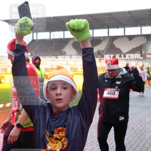 07.12.2025 - St. Pauli X-Mass-Run No. 15 Luisa Fischer http://msf.ph/oto/9378359 07.12.2025 10:04:20 Ziel 82, 460, 185, 213, 214, 358, 399, 626, 628, 709, 940, 984, 1023, 1027, 1028, 1263, 1264, 1307, 1394, 1425, 1484, 1486, 1506, 1888, 1906, 2002, 2110, 2112, 2366, 2380, 3198, 3334, 3337, 3340, 3359, 3519, 3734, 4151, 4193, 4239, 4660, 4667, 4679, 4680 meine-sportfotos.de