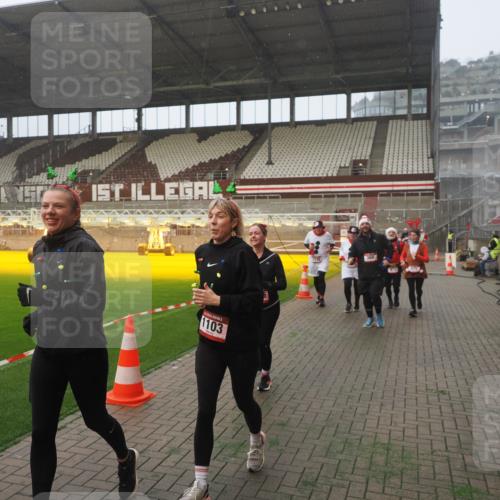 07.12.2025 - St. Pauli X-Mass-Run No. 15 Fabian Wolf http://msf.ph/oto/9378371 07.12.2025 10:06:56 Ziel 217, 366, 867, 972, 975, 1007, 1103, 1505, 1735, 1736, 2129, 3189, 3333, 4354, 4735, 4738 meine-sportfotos.de