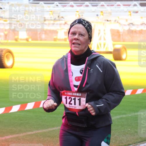 07.12.2025 - St. Pauli X-Mass-Run No. 15 Luisa Fischer http://msf.ph/oto/9378380 07.12.2025 11:09:39 Ziel 15, 1211, 44, 51, 59, 266, 330, 335, 338, 341, 495, 496, 558, 619, 971, 1084, 1110, 1136, 1138, 1140, 1205, 1211, 1260, 1463, 1477, 1502, 1511, 1574, 1641, 1851, 1870, 1945, 1974, 2042, 2070, 2879, 2898, 3151, 4190, 4191 meine-sportfotos.de