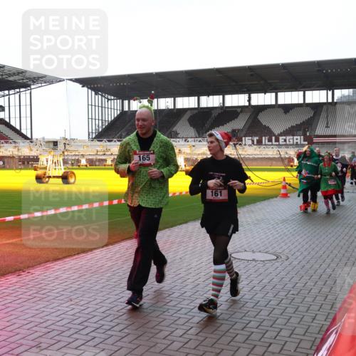 07.12.2025 - St. Pauli X-Mass-Run No. 15 Luisa Fischer http://msf.ph/oto/9378388 07.12.2025 10:29:48 Ziel 165, 161, 1548, 161, 165, 450, 458, 1039, 1198, 1201, 1204, 1209, 1308, 1330, 1373, 1548, 1550, 1677, 1842, 2001, 2874, 2878, 3080, 3115, 3299, 3468, 3469, 3470, 3669, 3938, 3942, 4007, 4009, 4073, 4126, 4264, 4265, 4266, 4291, 4293, 4296, 4440, 4472, 4476, 4531, 4695 meine-sportfotos.de