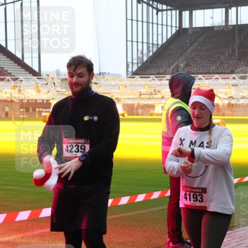 07.12.2025 - St. Pauli X-Mass-Run No. 15 Luisa Fischer http://msf.ph/oto/9378400 07.12.2025 10:04:29 Ziel 15, 4239, 15, 4193, 113, 185, 213, 214, 399, 626, 628, 709, 940, 1023, 1027, 1028, 1263, 1264, 1291, 1302, 1307, 1394, 1425, 1506, 1712, 1738, 1906, 2002, 2110, 2112, 2366, 2380, 2454, 3188, 3198, 3334, 3337, 3340, 3359, 3519, 3734, 4151, 4660, 4667, 4679, 4680 meine-sportfotos.de