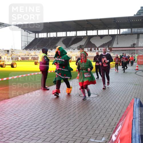 07.12.2025 - St. Pauli X-Mass-Run No. 15 Luisa Fischer http://msf.ph/oto/9378401 07.12.2025 10:29:51 Ziel 1548, 3470, 3115, 161, 165, 450, 458, 1039, 1198, 1201, 1204, 1209, 1373, 1548, 1550, 1669, 1677, 1842, 2001, 2874, 2878, 3080, 3115, 3299, 3468, 3469, 3470, 3494, 3497, 3516, 3517, 3669, 3938, 3942, 4007, 4009, 4073, 4126, 4264, 4266, 4293, 4296, 4440, 4472, 4476, 4531, 4695 meine-sportfotos.de