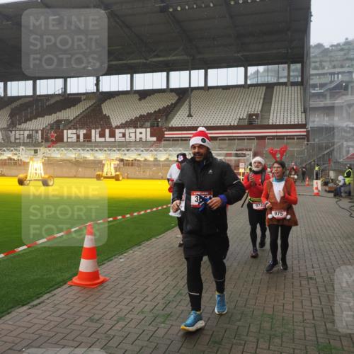07.12.2025 - St. Pauli X-Mass-Run No. 15 Fabian Wolf http://msf.ph/oto/9378404 07.12.2025 10:06:58 Ziel 217, 366, 421, 792, 867, 972, 975, 1007, 1103, 1505, 1572, 1735, 1736, 2129, 3189, 4354, 4735, 4738 meine-sportfotos.de