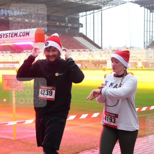 07.12.2025 - St. Pauli X-Mass-Run No. 15 Luisa Fischer http://msf.ph/oto/9378410 07.12.2025 10:04:31 Ziel 4, 15, 4239, 15, 4193, 113, 185, 213, 214, 399, 626, 628, 709, 1027, 1028, 1263, 1264, 1291, 1302, 1307, 1394, 1425, 1506, 1712, 1738, 1906, 2002, 2110, 2112, 2366, 2380, 2454, 3188, 3198, 3337, 3340, 3359, 3519, 3734, 4151, 4667, 4673, 4679 meine-sportfotos.de