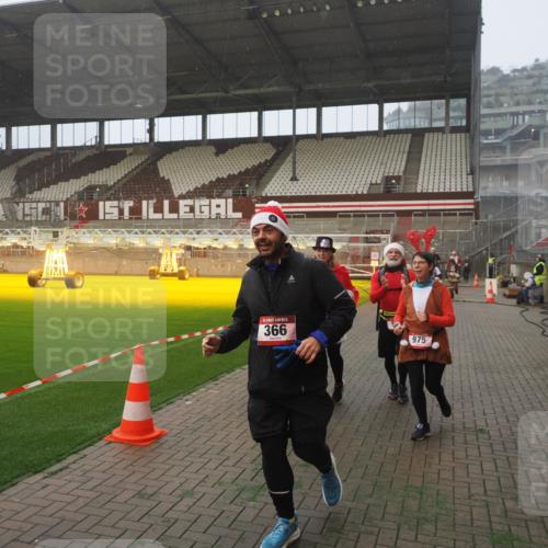 07.12.2025 - St. Pauli X-Mass-Run No. 15 Fabian Wolf http://msf.ph/oto/9378412 07.12.2025 10:06:58 Ziel 217, 366, 421, 792, 867, 972, 975, 1007, 1103, 1505, 1572, 1735, 1736, 2129, 3189, 4354, 4735, 4738 meine-sportfotos.de