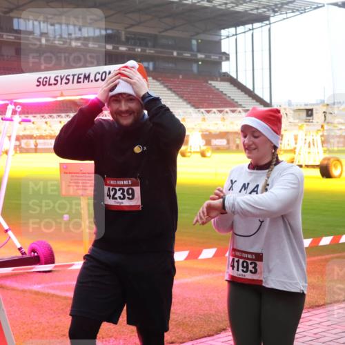 07.12.2025 - St. Pauli X-Mass-Run No. 15 Luisa Fischer http://msf.ph/oto/9378414 07.12.2025 10:04:31 Ziel 1, 15, 4239, 15, 4193, 113, 185, 213, 214, 399, 626, 628, 709, 1027, 1028, 1263, 1264, 1291, 1302, 1307, 1394, 1425, 1506, 1712, 1738, 1906, 2002, 2110, 2112, 2366, 2380, 2454, 3188, 3198, 3337, 3340, 3359, 3519, 3734, 4151, 4667, 4673, 4679 meine-sportfotos.de