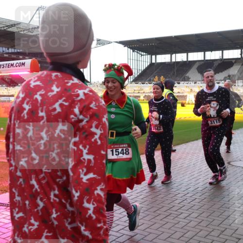 07.12.2025 - St. Pauli X-Mass-Run No. 15 Luisa Fischer http://msf.ph/oto/9378415 07.12.2025 10:29:52 Ziel 15, 1548, 1842, 3115, 1458, 161, 165, 450, 458, 1039, 1198, 1201, 1204, 1209, 1373, 1548, 1550, 1669, 1677, 1842, 2001, 2874, 2878, 3080, 3115, 3299, 3468, 3469, 3470, 3494, 3497, 3516, 3517, 3669, 3938, 3942, 4007, 4009, 4073, 4126, 4264, 4266, 4293, 4296, 4440, 4472, 4476, 4531, 4695 meine-sportfotos.de