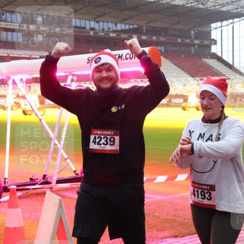 07.12.2025 - St. Pauli X-Mass-Run No. 15 Luisa Fischer http://msf.ph/oto/9378416 07.12.2025 10:04:32 Ziel 15, 4239, 15, 4193, 113, 185, 213, 399, 626, 628, 709, 1027, 1028, 1291, 1302, 1307, 1394, 1425, 1506, 1712, 1738, 1906, 2002, 2110, 2112, 2366, 2380, 2454, 3188, 3198, 3337, 3340, 3359, 3519, 3734, 4151, 4673, 4679 meine-sportfotos.de