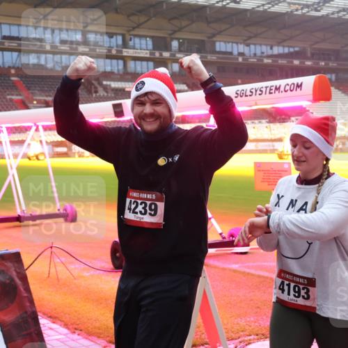 07.12.2025 - St. Pauli X-Mass-Run No. 15 Luisa Fischer http://msf.ph/oto/9378422 07.12.2025 10:04:32 Ziel 15, 4239, 15, 4193, 113, 185, 213, 399, 626, 628, 709, 1027, 1028, 1291, 1302, 1307, 1394, 1425, 1506, 1712, 1738, 1906, 2002, 2110, 2112, 2366, 2380, 2454, 3188, 3198, 3337, 3340, 3359, 3519, 3734, 4151, 4673, 4679 meine-sportfotos.de