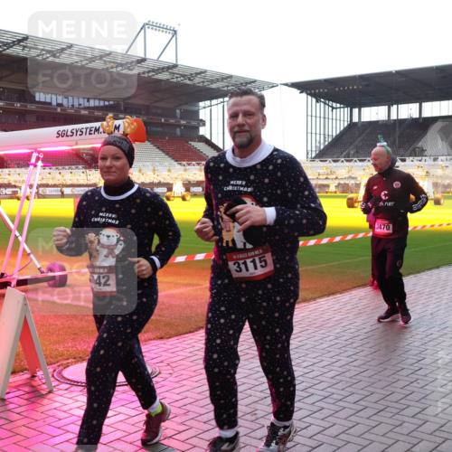 07.12.2025 - St. Pauli X-Mass-Run No. 15 Luisa Fischer http://msf.ph/oto/9378423 07.12.2025 10:29:53 Ziel 42, 3115, 3470, 161, 165, 450, 458, 1039, 1198, 1201, 1204, 1209, 1373, 1548, 1550, 1669, 1677, 1842, 2001, 2874, 2878, 3080, 3115, 3299, 3468, 3469, 3470, 3494, 3497, 3516, 3517, 3938, 3942, 4007, 4009, 4073, 4126, 4264, 4266, 4293, 4296, 4440, 4472, 4476, 4531, 4695 meine-sportfotos.de