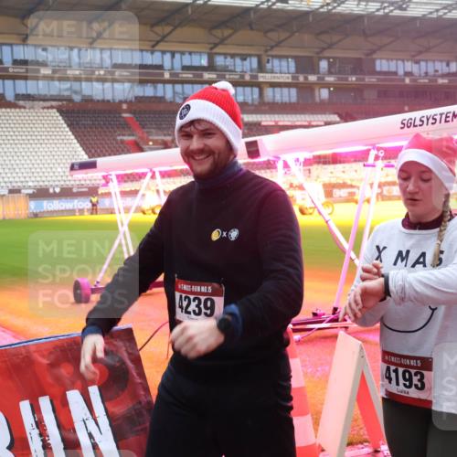 07.12.2025 - St. Pauli X-Mass-Run No. 15 Luisa Fischer http://msf.ph/oto/9378425 07.12.2025 10:04:33 Ziel 15, 4239, 15, 4193, 113, 185, 213, 399, 626, 628, 709, 1027, 1028, 1291, 1302, 1307, 1394, 1425, 1712, 1738, 1906, 2002, 2110, 2112, 2366, 2380, 2454, 3188, 3198, 3337, 3340, 3359, 3519, 3734, 4151, 4673 meine-sportfotos.de