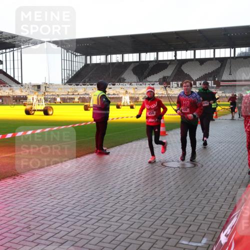 07.12.2025 - St. Pauli X-Mass-Run No. 15 Luisa Fischer http://msf.ph/oto/9378427 07.12.2025 10:29:55 Ziel 4695, 450, 458, 10, 161, 165, 423, 426, 450, 458, 1039, 1090, 1091, 1198, 1201, 1204, 1209, 1373, 1548, 1550, 1669, 1677, 1842, 2001, 2874, 2878, 3080, 3115, 3299, 3468, 3469, 3470, 3494, 3497, 3516, 3517, 3938, 3942, 4007, 4009, 4126, 4264, 4266, 4293, 4296, 4440, 4472, 4476, 4531, 4695 meine-sportfotos.de