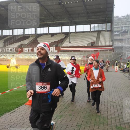 07.12.2025 - St. Pauli X-Mass-Run No. 15 Fabian Wolf http://msf.ph/oto/9378429 07.12.2025 10:06:59 Ziel 217, 366, 421, 792, 867, 972, 975, 1007, 1103, 1505, 1572, 1735, 1736, 2129, 3189, 3945, 4354, 4735, 4738 meine-sportfotos.de