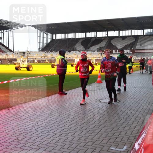 07.12.2025 - St. Pauli X-Mass-Run No. 15 Luisa Fischer http://msf.ph/oto/9378430 07.12.2025 10:29:56 Ziel 458, 450, 4695, 1, 10, 161, 165, 423, 426, 450, 458, 1039, 1090, 1091, 1198, 1201, 1204, 1209, 1373, 1548, 1550, 1669, 1677, 1842, 2001, 2874, 2878, 3080, 3115, 3299, 3468, 3469, 3470, 3494, 3497, 3516, 3517, 3938, 3942, 4007, 4009, 4126, 4264, 4266, 4293, 4296, 4440, 4472, 4476, 4531, 4695 meine-sportfotos.de