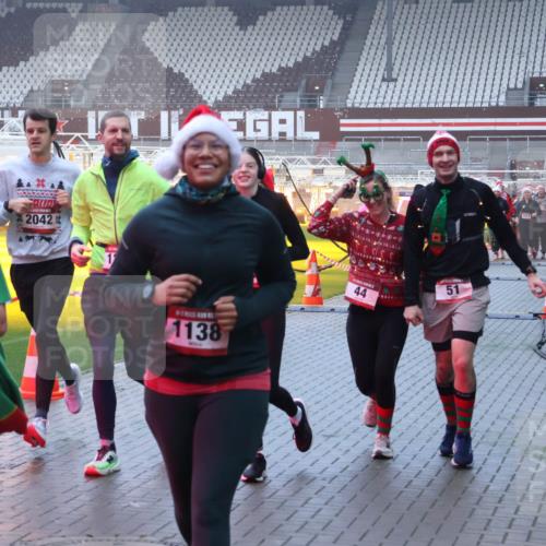 07.12.2025 - St. Pauli X-Mass-Run No. 15 Luisa Fischer http://msf.ph/oto/9378432 07.12.2025 11:09:42 Ziel 2042, 1136, 1138, 44, 51, 44, 51, 59, 66, 266, 330, 335, 338, 341, 495, 496, 558, 619, 971, 1084, 1110, 1136, 1138, 1140, 1205, 1211, 1260, 1463, 1477, 1502, 1511, 1574, 1641, 1851, 1870, 1945, 1974, 2042, 2070, 2879, 2898, 3151, 4190, 4191 meine-sportfotos.de