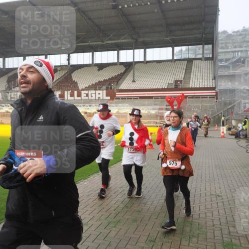 07.12.2025 - St. Pauli X-Mass-Run No. 15 Fabian Wolf http://msf.ph/oto/9378436 07.12.2025 10:06:59 Ziel 217, 366, 421, 792, 867, 972, 975, 1007, 1103, 1505, 1572, 1735, 1736, 2129, 3189, 3945, 4354, 4735, 4738 meine-sportfotos.de