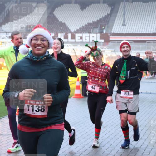 07.12.2025 - St. Pauli X-Mass-Run No. 15 Luisa Fischer http://msf.ph/oto/9378437 07.12.2025 11:09:42 Ziel 15, 1138, 44, 51, 44, 51, 59, 66, 266, 330, 335, 338, 341, 495, 496, 558, 619, 971, 1084, 1110, 1136, 1138, 1140, 1205, 1211, 1260, 1463, 1477, 1502, 1511, 1574, 1641, 1851, 1870, 1945, 1974, 2042, 2070, 2879, 2898, 3151, 4190, 4191 meine-sportfotos.de