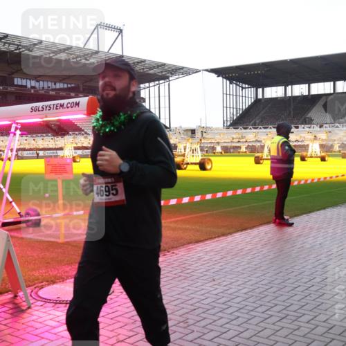 07.12.2025 - St. Pauli X-Mass-Run No. 15 Luisa Fischer http://msf.ph/oto/9378454 07.12.2025 10:29:59 Ziel 4695, 10, 161, 165, 423, 426, 450, 458, 1039, 1090, 1091, 1198, 1201, 1204, 1209, 1373, 1548, 1550, 1669, 1677, 1842, 2001, 2878, 3080, 3115, 3299, 3468, 3469, 3470, 3494, 3497, 3516, 3517, 3938, 3942, 4007, 4009, 4126, 4264, 4266, 4293, 4296, 4440, 4472, 4476, 4531, 4534, 4546, 4695 meine-sportfotos.de