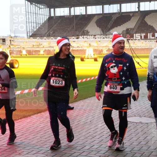 07.12.2025 - St. Pauli X-Mass-Run No. 15 Luisa Fischer http://msf.ph/oto/9378456 07.12.2025 10:04:36 Ziel 334, 1, 1023, 5, 940, 984, 113, 185, 399, 626, 628, 709, 1027, 1028, 1291, 1302, 1307, 1394, 1425, 1522, 1712, 1738, 1871, 1906, 2110, 2112, 2366, 2454, 3188, 3198, 3337, 3340, 3359, 3519, 3734, 4151, 4673 meine-sportfotos.de
