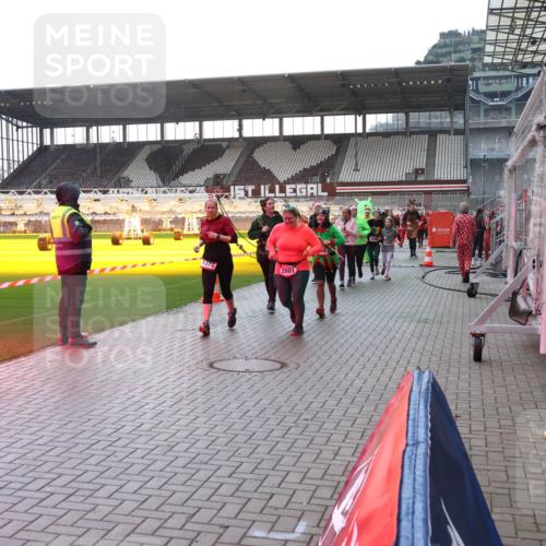 07.12.2025 - St. Pauli X-Mass-Run No. 15 Luisa Fischer http://msf.ph/oto/9378459 07.12.2025 10:30:02 Ziel 1373, 2001, 292, 10, 423, 426, 450, 458, 1039, 1090, 1091, 1198, 1201, 1204, 1209, 1373, 1548, 1550, 1669, 1677, 1842, 2001, 2878, 3080, 3115, 3299, 3468, 3469, 3470, 3494, 3497, 3516, 3517, 3938, 3942, 4007, 4009, 4126, 4264, 4266, 4293, 4296, 4440, 4472, 4476, 4531, 4533, 4534, 4546, 4695 meine-sportfotos.de