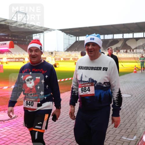 07.12.2025 - St. Pauli X-Mass-Run No. 15 Luisa Fischer http://msf.ph/oto/9378478 07.12.2025 10:04:39 Ziel 15, 940, 15, 984, 113, 399, 626, 628, 709, 1027, 1028, 1291, 1302, 1307, 1394, 1425, 1522, 1701, 1712, 1738, 1871, 1906, 2110, 2112, 2454, 3188, 3198, 3337, 3340, 3359, 3519, 3911, 4151, 4673 meine-sportfotos.de