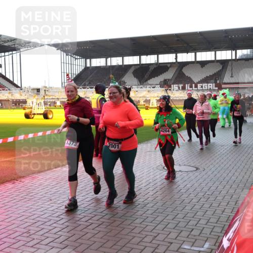 07.12.2025 - St. Pauli X-Mass-Run No. 15 Luisa Fischer http://msf.ph/oto/9378479 07.12.2025 10:30:04 Ziel 1373, 2001, 4264, 42, 4440, 3469, 3468, 10, 423, 426, 450, 458, 1039, 1090, 1091, 1198, 1201, 1204, 1209, 1373, 1548, 1550, 1669, 1677, 1842, 2001, 2878, 3080, 3115, 3299, 3468, 3469, 3470, 3494, 3497, 3516, 3517, 3938, 3942, 4007, 4009, 4126, 4264, 4266, 4293, 4296, 4440, 4472, 4476, 4531, 4533, 4534, 4546, 4695 meine-sportfotos.de