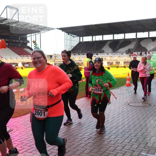 07.12.2025 - St. Pauli X-Mass-Run No. 15 Luisa Fischer http://msf.ph/oto/9378487 07.12.2025 10:30:05 Ziel 1373, 15, 2001, 4264, 4440, 3469, 3468, 10, 423, 426, 450, 458, 1039, 1090, 1091, 1198, 1201, 1204, 1209, 1373, 1548, 1550, 1669, 1677, 1842, 2001, 2878, 3080, 3115, 3299, 3468, 3469, 3470, 3494, 3497, 3516, 3517, 3942, 4007, 4009, 4126, 4264, 4266, 4293, 4296, 4440, 4472, 4476, 4531, 4533, 4534, 4546, 4695 meine-sportfotos.de