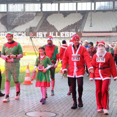 07.12.2025 - St. Pauli X-Mass-Run No. 15 Luisa Fischer http://msf.ph/oto/9378488 07.12.2025 10:04:50 Ziel 963, 2112, 2112, 2110, 113, 626, 628, 709, 713, 1027, 1028, 1291, 1302, 1522, 1701, 1712, 1738, 1871, 1906, 2110, 2112, 2454, 2569, 2570, 3188, 3198, 3340, 3359, 3477, 3894, 3911, 4080, 4553, 4557, 4673 meine-sportfotos.de