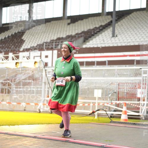 07.12.2025 - St. Pauli X-Mass-Run No. 15 Patografie http://msf.ph/oto/9378489 07.12.2025 10:10:27 Ziel 550, 964, 1571, 2083, 2087 meine-sportfotos.de