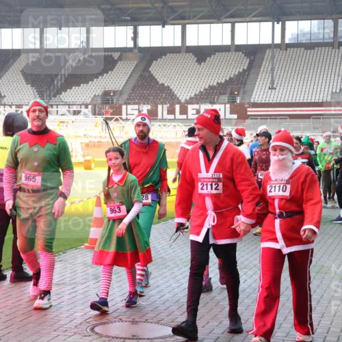 07.12.2025 - St. Pauli X-Mass-Run No. 15 Luisa Fischer http://msf.ph/oto/9378494 07.12.2025 10:04:51 Ziel 965, 963, 28, 2112, 5, 2112, 2110, 113, 709, 713, 1027, 1028, 1291, 1302, 1522, 1701, 1712, 1738, 1871, 1906, 2454, 2569, 2570, 3188, 3198, 3340, 3359, 3477, 3894, 3911, 4080, 4553, 4557, 4673 meine-sportfotos.de