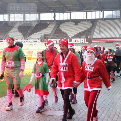 07.12.2025 - St. Pauli X-Mass-Run No. 15 Luisa Fischer http://msf.ph/oto/9378505 07.12.2025 10:04:51 Ziel 965, 2112, 2110, 963, 10, 2112, 709, 712, 113, 709, 713, 1027, 1028, 1291, 1302, 1522, 1701, 1712, 1738, 1871, 1906, 2454, 2569, 2570, 3188, 3198, 3340, 3359, 3477, 3894, 3911, 4080, 4553, 4557, 4673 meine-sportfotos.de
