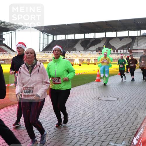 07.12.2025 - St. Pauli X-Mass-Run No. 15 Luisa Fischer http://msf.ph/oto/9378507 07.12.2025 10:30:08 Ziel 5, 4440, 4293, 1200, 10, 423, 426, 450, 458, 1039, 1090, 1091, 1198, 1201, 1204, 1209, 1373, 1548, 1550, 1669, 1677, 1842, 2001, 2878, 3080, 3115, 3468, 3469, 3470, 3494, 3497, 3516, 3517, 4007, 4009, 4126, 4264, 4266, 4293, 4296, 4440, 4472, 4476, 4531, 4533, 4534, 4546, 4695 meine-sportfotos.de