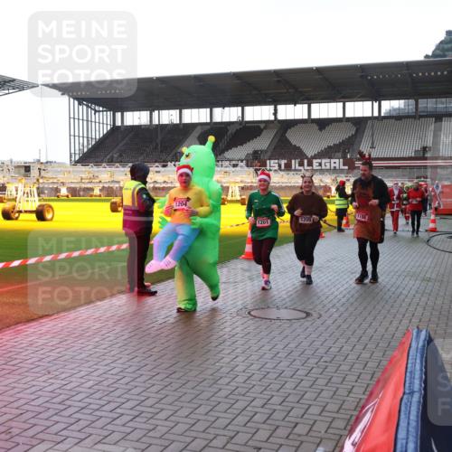 07.12.2025 - St. Pauli X-Mass-Run No. 15 Luisa Fischer http://msf.ph/oto/9378512 07.12.2025 10:30:10 Ziel 1204, 1201, 1209, 1198, 10, 423, 426, 450, 458, 1039, 1090, 1091, 1198, 1201, 1204, 1209, 1373, 1548, 1550, 1669, 1677, 1842, 2001, 2878, 3080, 3115, 3468, 3469, 3470, 3494, 3497, 3516, 3517, 4007, 4009, 4126, 4264, 4266, 4293, 4296, 4440, 4472, 4476, 4531, 4533, 4534, 4546, 4695 meine-sportfotos.de
