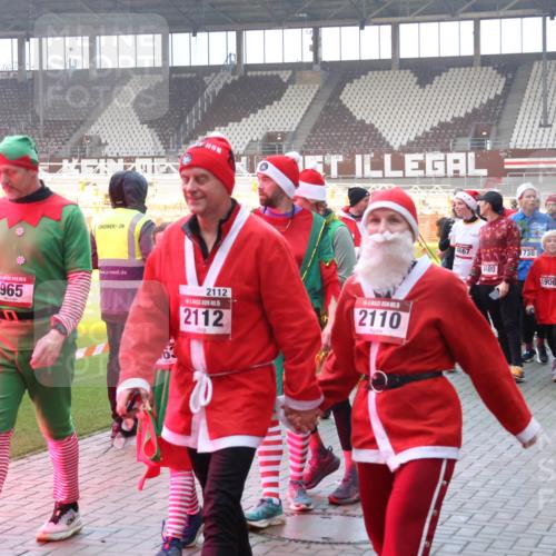07.12.2025 - St. Pauli X-Mass-Run No. 15 Luisa Fischer http://msf.ph/oto/9378513 07.12.2025 10:04:52 Ziel 965, 63, 2112, 2112, 2110, 4667, 1738, 4680, 709, 712, 1906, 113, 709, 713, 1291, 1302, 1522, 1701, 1712, 1738, 1871, 1906, 2454, 2569, 2570, 3188, 3198, 3340, 3477, 3894, 3911, 4080, 4553, 4557, 4673 meine-sportfotos.de