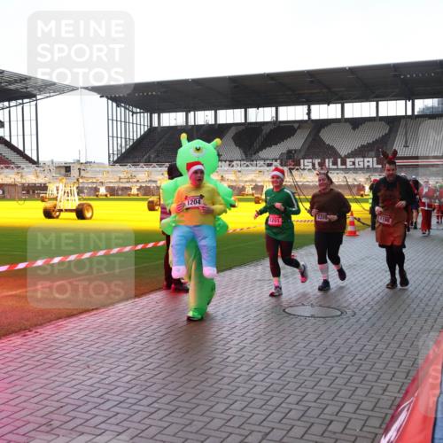 07.12.2025 - St. Pauli X-Mass-Run No. 15 Luisa Fischer http://msf.ph/oto/9378514 07.12.2025 10:30:10 Ziel 1204, 1201, 1209, 1198, 10, 423, 426, 450, 458, 1039, 1090, 1091, 1198, 1201, 1204, 1209, 1373, 1548, 1550, 1669, 1677, 1842, 2001, 2878, 3080, 3115, 3468, 3469, 3470, 3494, 3497, 3516, 3517, 4007, 4009, 4126, 4264, 4266, 4293, 4296, 4440, 4472, 4476, 4531, 4533, 4534, 4546, 4695 meine-sportfotos.de