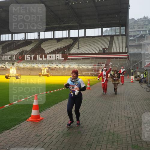 07.12.2025 - St. Pauli X-Mass-Run No. 15 Fabian Wolf http://msf.ph/oto/9378518 07.12.2025 10:07:03 Ziel 217, 366, 421, 792, 867, 972, 975, 1103, 1505, 1572, 1735, 1736, 3189, 3414, 3945, 4354 meine-sportfotos.de