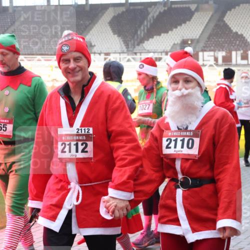 07.12.2025 - St. Pauli X-Mass-Run No. 15 Luisa Fischer http://msf.ph/oto/9378520 07.12.2025 10:04:53 Ziel 15, 965, 2112, 15, 2112, 1027, 15, 2110, 1667, 4680, 113, 709, 713, 1291, 1302, 1522, 1701, 1712, 1738, 1871, 1906, 2454, 2569, 2570, 3188, 3477, 3894, 3911, 4080, 4553, 4557, 4673 meine-sportfotos.de