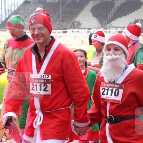 07.12.2025 - St. Pauli X-Mass-Run No. 15 Luisa Fischer http://msf.ph/oto/9378522 07.12.2025 10:04:53 Ziel 965, 2112, 15, 2112, 1027, 15, 2110, 113, 709, 713, 1291, 1302, 1522, 1701, 1712, 1738, 1871, 1906, 2454, 2569, 2570, 3188, 3477, 3894, 3911, 4080, 4553, 4557, 4673 meine-sportfotos.de