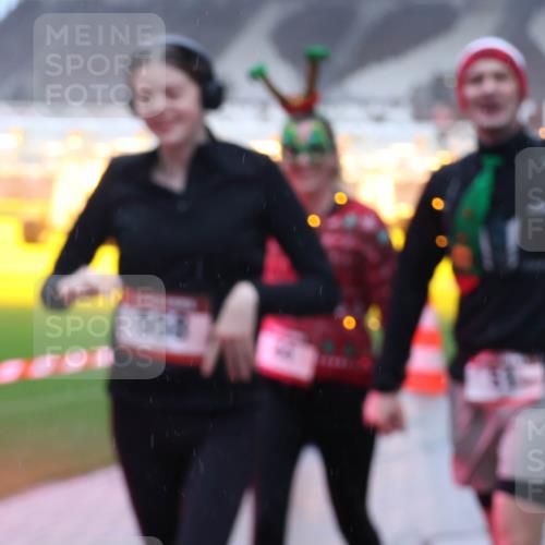 07.12.2025 - St. Pauli X-Mass-Run No. 15 Luisa Fischer http://msf.ph/oto/9378538 07.12.2025 11:09:44 Ziel 558, 44, 51, 59, 66, 266, 330, 335, 338, 341, 495, 496, 558, 619, 971, 1084, 1110, 1136, 1138, 1140, 1205, 1211, 1260, 1463, 1477, 1502, 1511, 1574, 1579, 1582, 1641, 1851, 1870, 1945, 1974, 2042, 2070, 2879, 2898, 3151, 4190, 4191 meine-sportfotos.de