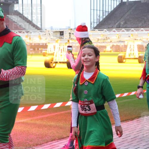 07.12.2025 - St. Pauli X-Mass-Run No. 15 Luisa Fischer http://msf.ph/oto/9378543 07.12.2025 10:04:55 Ziel 15, 963, 1028, 113, 713, 1217, 1291, 1302, 1522, 1701, 1712, 1738, 1871, 2454, 2569, 2570, 3188, 3477, 3894, 3911, 4080, 4553, 4557, 4673 meine-sportfotos.de
