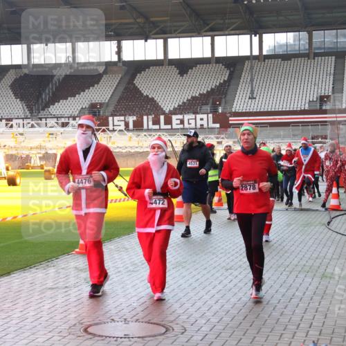 07.12.2025 - St. Pauli X-Mass-Run No. 15 Luisa Fischer http://msf.ph/oto/9378544 07.12.2025 10:30:15 Ziel 4476, 4472, 4531, 2878, 3517, 10, 423, 426, 450, 458, 1039, 1090, 1091, 1198, 1201, 1204, 1209, 1373, 1550, 1669, 1842, 2001, 2369, 2878, 3080, 3115, 3468, 3469, 3470, 3494, 3497, 3516, 3517, 4007, 4009, 4126, 4264, 4266, 4293, 4296, 4440, 4472, 4476, 4531, 4533, 4534, 4546, 4695 meine-sportfotos.de