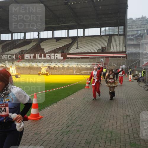07.12.2025 - St. Pauli X-Mass-Run No. 15 Fabian Wolf http://msf.ph/oto/9378556 07.12.2025 10:07:04 Ziel 217, 366, 421, 792, 867, 972, 975, 1103, 1505, 1572, 1735, 1736, 3189, 3414, 3945, 4354 meine-sportfotos.de